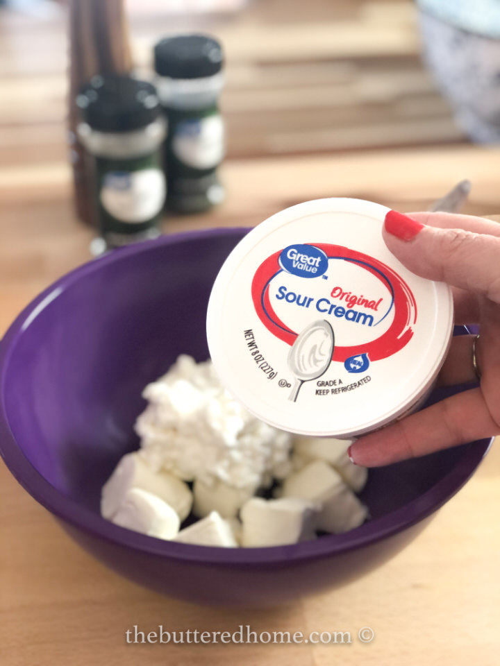 adding sour cream to cottage cheese and cream cheese