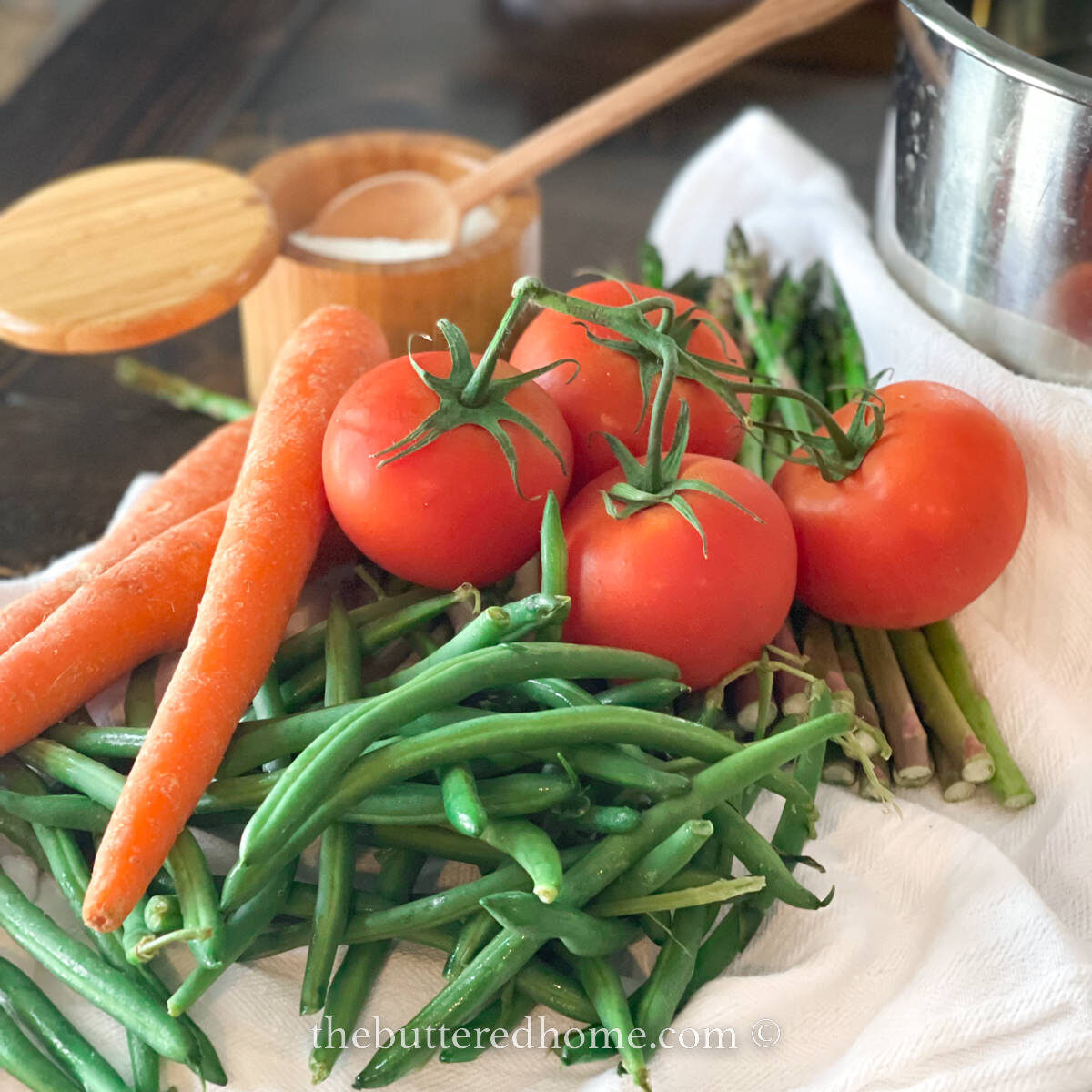 tomatoes, green beans and asparagus ready to blanche