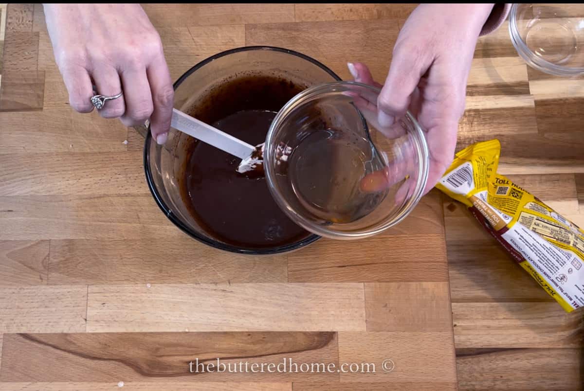 adding caramel syrup