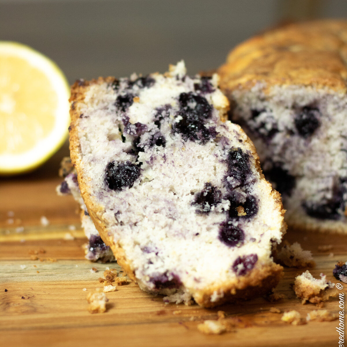 slice blueberry cake feature