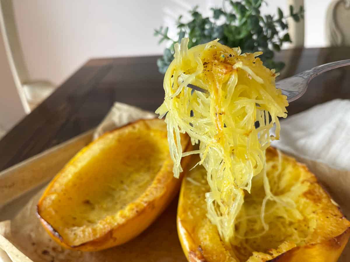 A fork full of spaghetti squash.