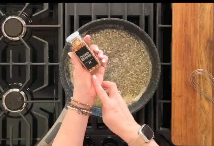 Low Carb Easy Creamed Spinach Recipe - The Buttered Home